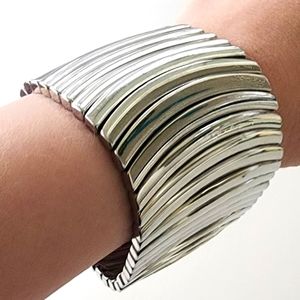 👋🏻 Silver Metal Cuff Bracelet